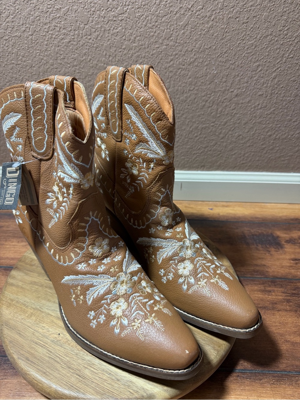 dingo Tan Western Floral Embroidered Ankle Leather Boots Size 10